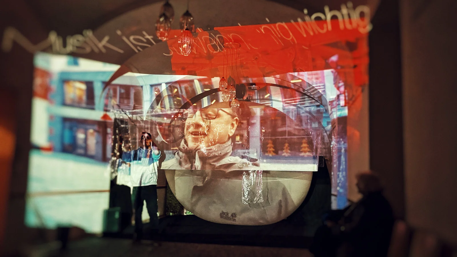 Video-Kunstinstallation in Wien.