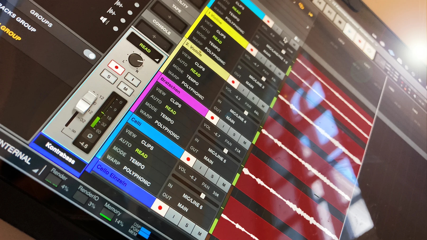 Audioproduktion am Computer mit einer digitalen Audio-Workstation.